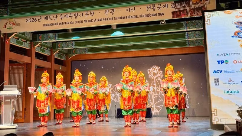 One of Hue’s traditional artistic performances presented by local artists at the event.