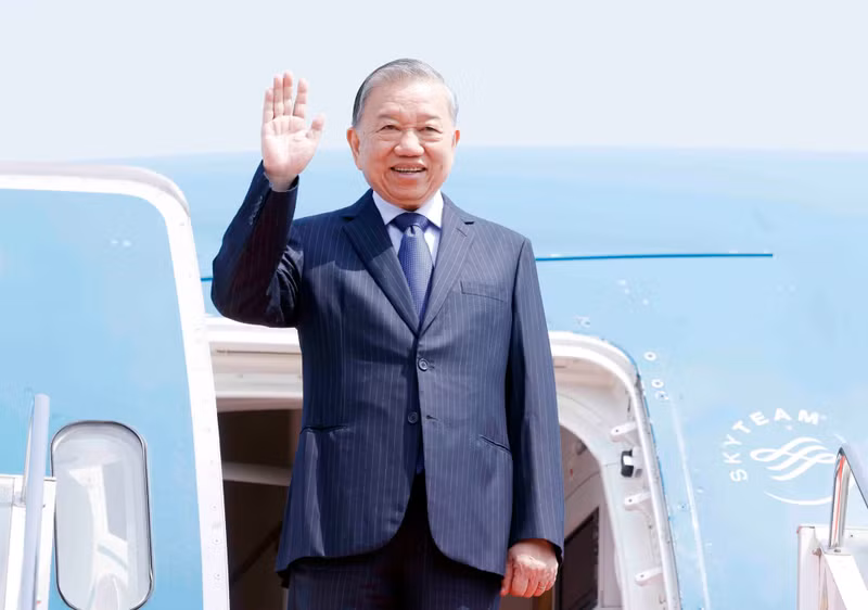 General Secretary and President To Lam arrives at Chhatrapati Shivaji Maharaj International Airport in Mumbai. (Photo: Thong Nhat/VNA)