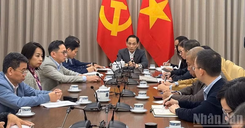 Le Hoai Trung, Member of the Party Central Committee and Minister of Foreign Affairs, chairs the meeting on the implementation of the Ministry of Foreign Affairs’ tasks in service of the 14th National Party Congress.
