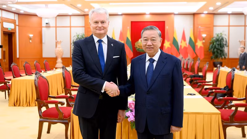 General Secretary To Lam and Lithuanian President Gitanas Nauseda. (Photo: Dang Khoa)