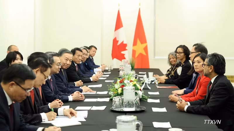 General Secretary of the Communist Party of Viet Nam Central Committee and President To Lam receives representatives from the Canada–Viet Nam Parliamentary Friendship Group at the Parliament of Canada on September 24 (local time). (Photo: VNA)