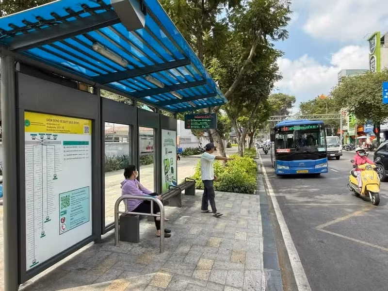 A bus stop in Ho Chi Minh City.