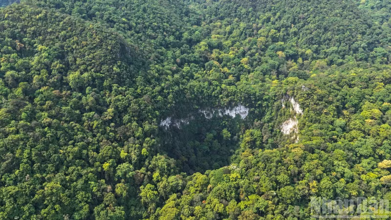 The newly discovered sinkhole in the Cha Noi-Khe Gat area, viewed from above.