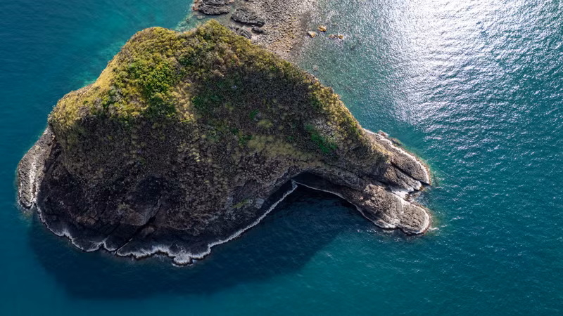 The name “Hon Yen” recalls a time when this pristine area served as a nesting ground for countless swiftlets.