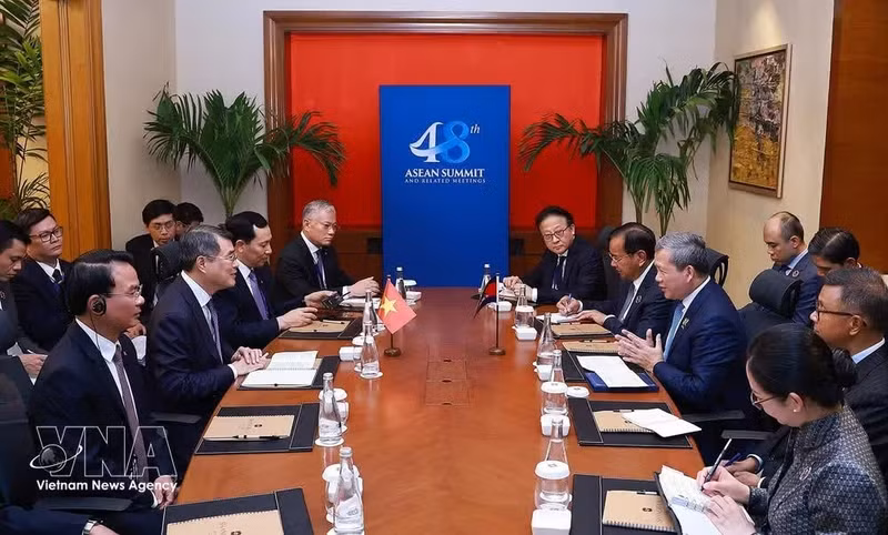 At the meeting between Vietnamese Prime Minister Le Minh Hung and his Cambodian counterpart Hun Manet on the sidelines of the 48th ASEAN Summit in Cebu, the Philippines, on May 7, 2026. (Photo: VNA)