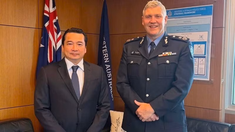 Consul General Pham Hai Anh and Western Australia Police Commissioner Col Blanch. (Photo: Consulate General of Viet Nam in Perth)