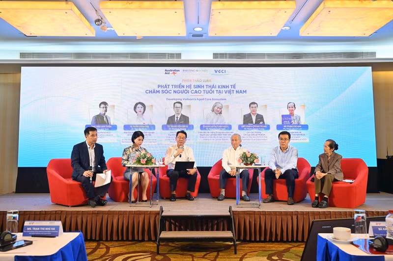 The forum on the care economy and development of the elderly care sector in Viet Nam. (Photo: VCCI-HCM)