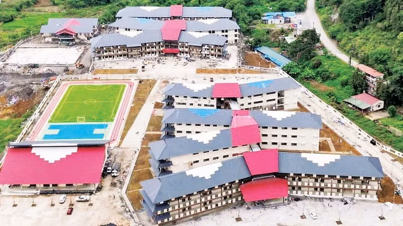 Muong Khuong Primary and Lower-Secondary Boarding School in Lao Cai Province. (Photo: Dai Thang)