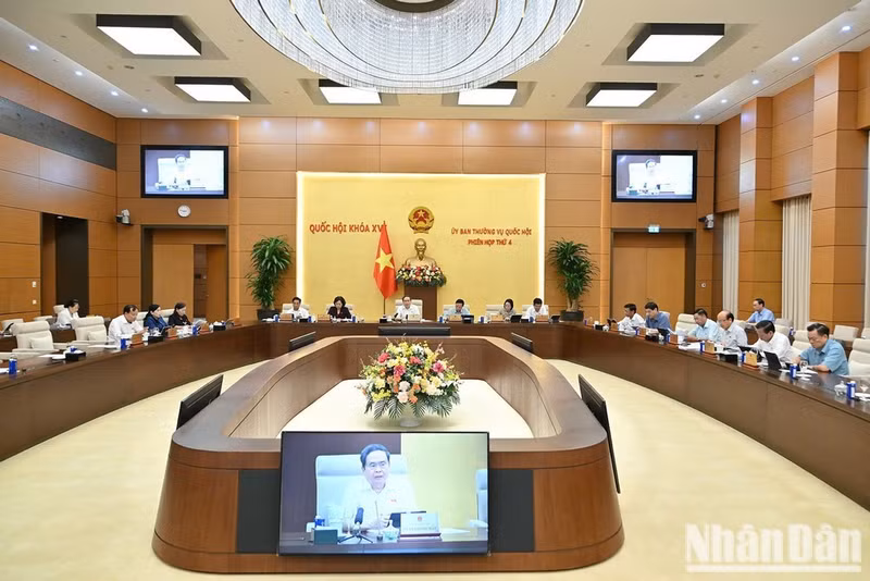 A session of the NA Standing Committee (Photo: Thuy Nguyen)