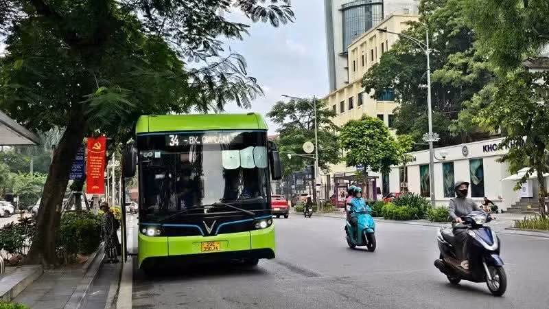 Electric buses now account for one third of Ha Noi's public bus fleet.