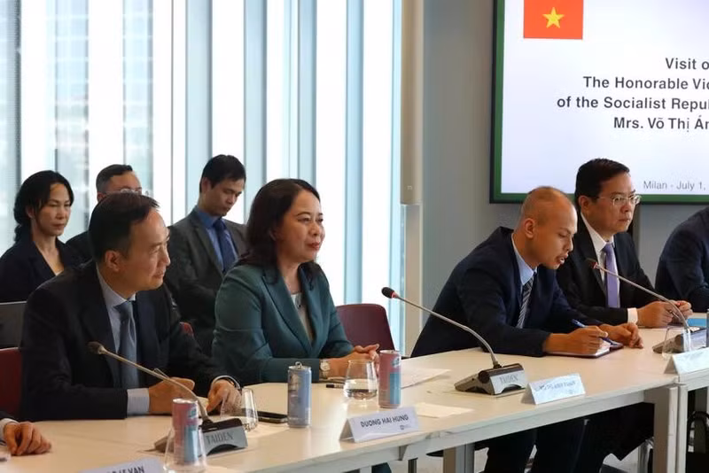 State Vice President Vo Thi Anh Xuan at the meeting with President of the Lombardy Regional Government Attilio Fontana on July 1. (Photo: VNA) 