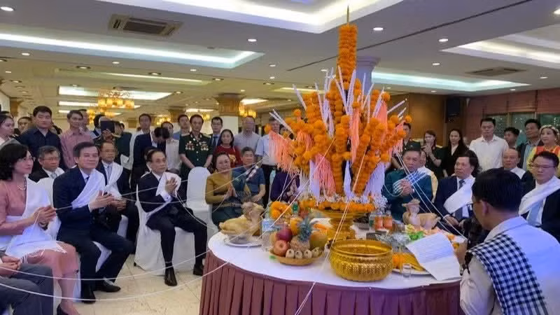 Delegates at the Ha Noi ceremony marking Laos' traditional New Year festival Bunpimay.