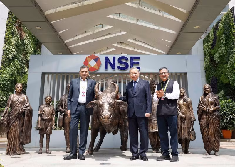 General Secretary and President To Lam poses for a photo with the Chairman and the Chief Executive Officer of the National Stock Exchange of India (NSE) at its headquarters in Mumbai.