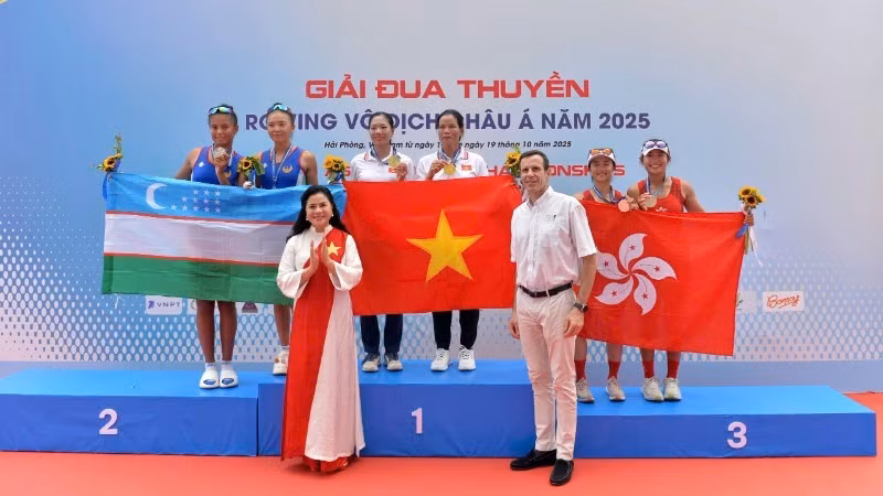 A medal ceremony at the 2025 Asian Rowing Championships in Hai Phong.