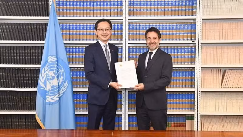 Ambassador Do Hung Viet deposits Viet Nam's instrument of ratification for the UN Convention against Cybercrime.