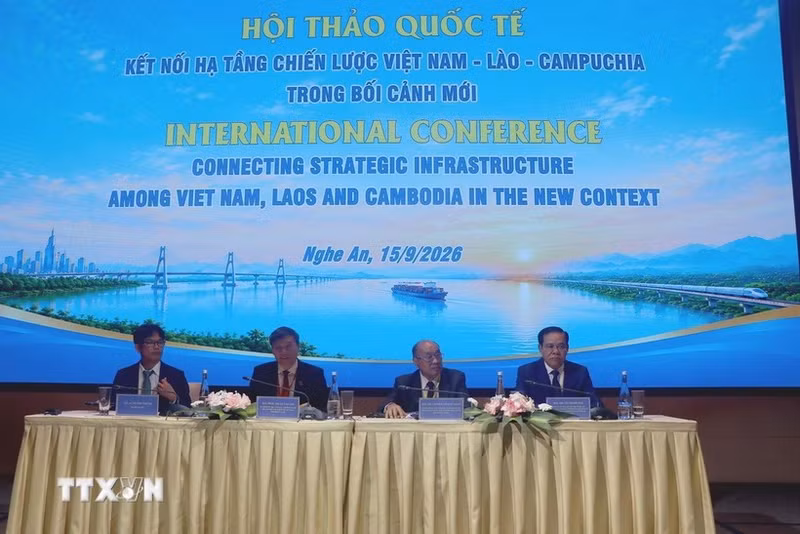 A view of the international conference in Nghe An province on September 15 to discuss strategic infrastructure connectivity among Viet Nam, Laos, Cambodia. (Photo: VNA) 