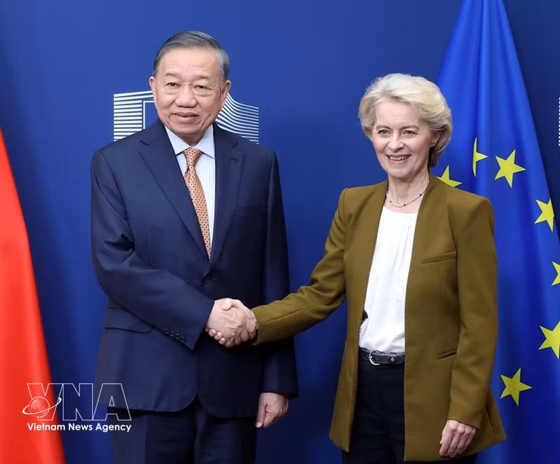 General Secretary of the Communist Party of Viet Nam Central Committee and President To Lam (L) meets with President of the European Commission Ursula von der Leyen on October 22, 2026. (Photo: VNA)