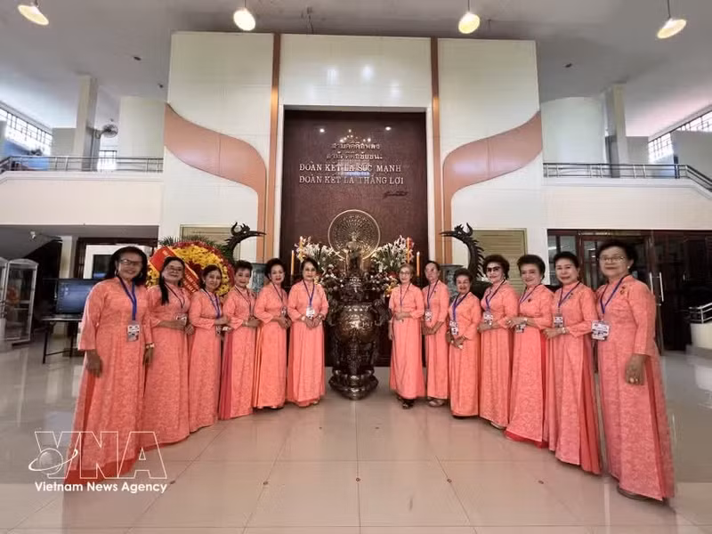 OVs in Thaialnd at President Ho Chi Minh relic site in Udon Thani (Photo: VNA)