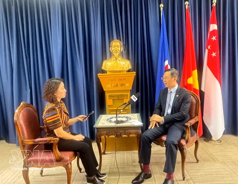 Vietnamese Ambassador to Singapore Tran Phuoc Anh grants an interview to the Viet Nam News Agency. (Photo: VNA)
