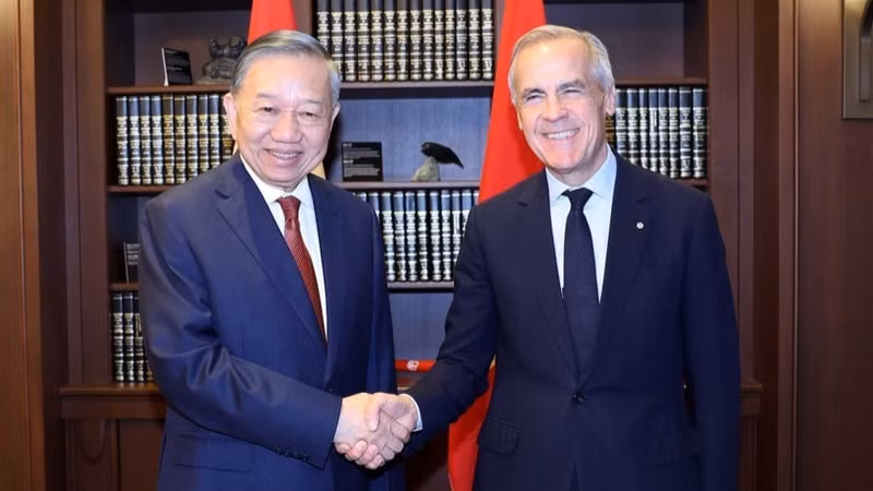 General Secretary of the Communist Party of Viet Nam Central Committee and President To Lam (L) meets with Canadian Prime Minister Mark Carney in Ottawa on September 24, 2026. (Photo: VNA) 