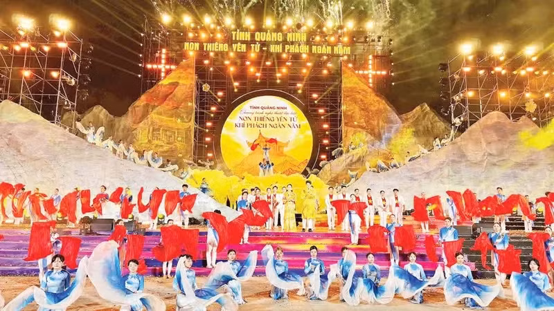 An art programme honouring the cultural and historical values of Yen Tu.