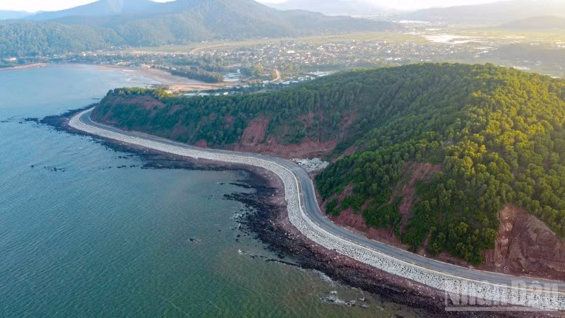 The sea surrounding Nghi Loc Commune (Nghe An Province).