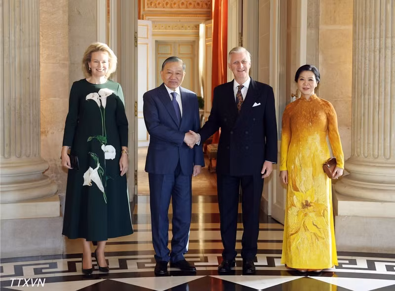 General Secretary of the Communist Party of Viet Nam Central Committee and President To Lam and his spouse meet with Belgian King Philippe and Queen Mathilde (Photo: VNA) 