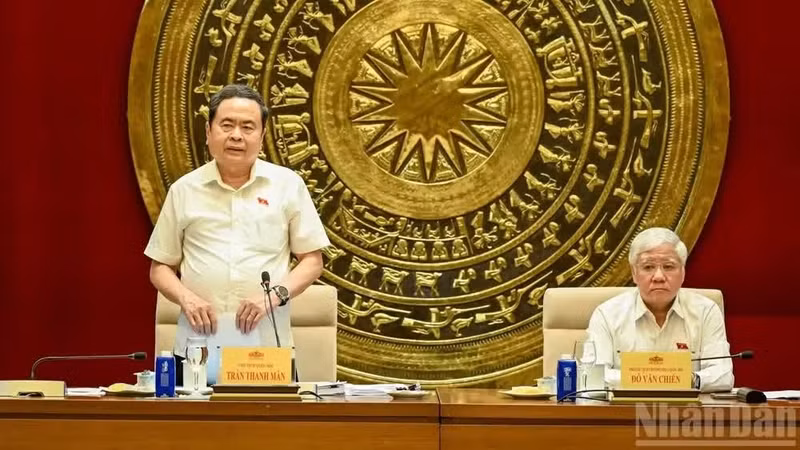 Chairman of the National Assembly Tran Thanh Man speaks at a working session with the NA Office in Ha Noi on May 18, 2026. (Photo: Duy Linh)