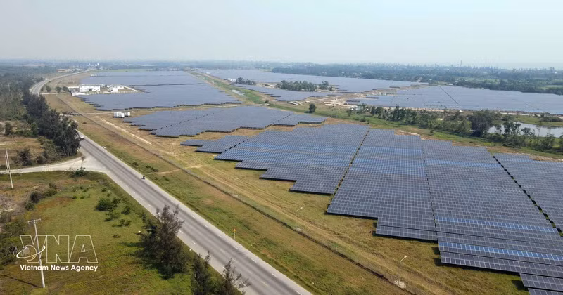 The approval of the two solar power projects marks the start of Lam Dong province's implementation of the revised Power Development Plan VIII (PDP VIII). (Illustrative image: VNA)
