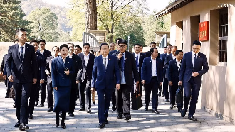 NA President Tran Thanh Man arrives at Zaoyuan revolutionary site, China’s Shaanxi province, on October 14, 2026. (Photo: VNA) 