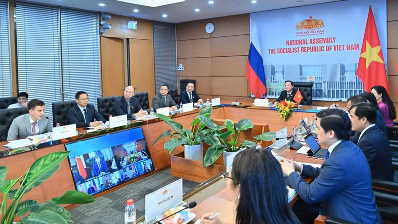 An overview of the online meeting with the Russian Federation Council’s group for cooperation with the Vietnamese NA in Ha Noi on September 25. (Photo: Quang Khanh)