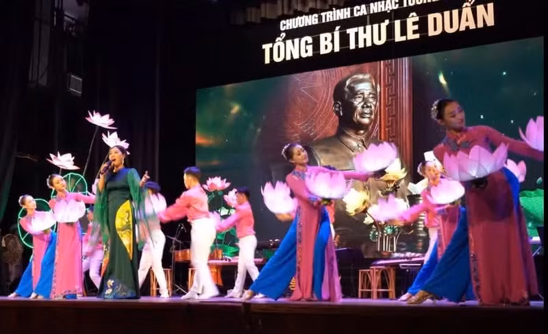 A programme honouring the late General Secretary Le Duan.