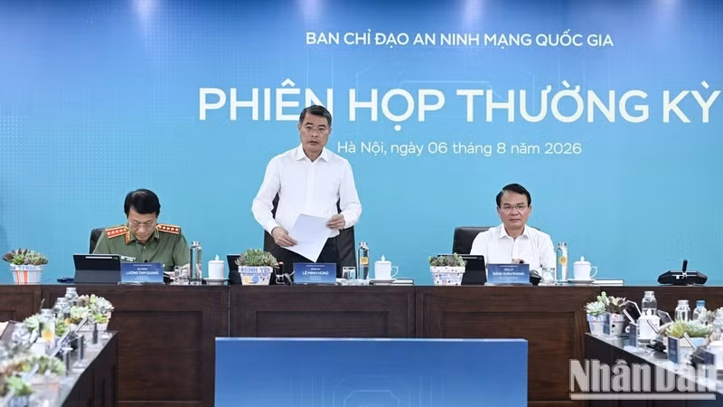 PM Le Minh Hung chairs the second meeting of the National Cybersecurity Steering Committee on August 6. (Photo: Tran Hai)