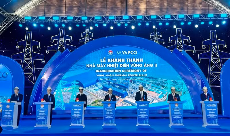 Delegates at the inauguration ceremony of the Vung Ang II Thermal Power Plant.