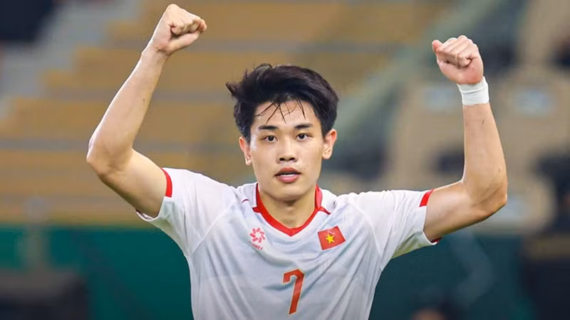Dinh Bac celebrates after scoring the goal for Viet Nam. (Photo: VFF)