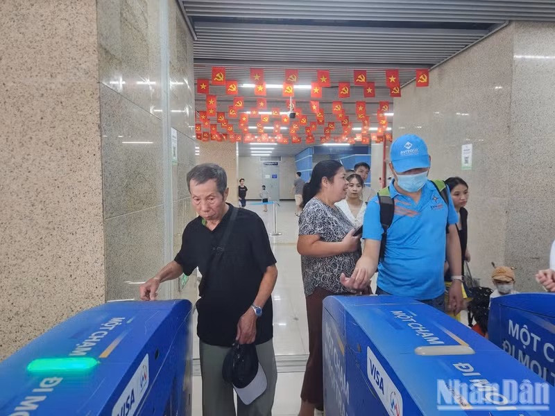 Ha Noi Metro integrates zero-fare tickets into hand-applied stickers, significantly enhancing convenience for passengers.