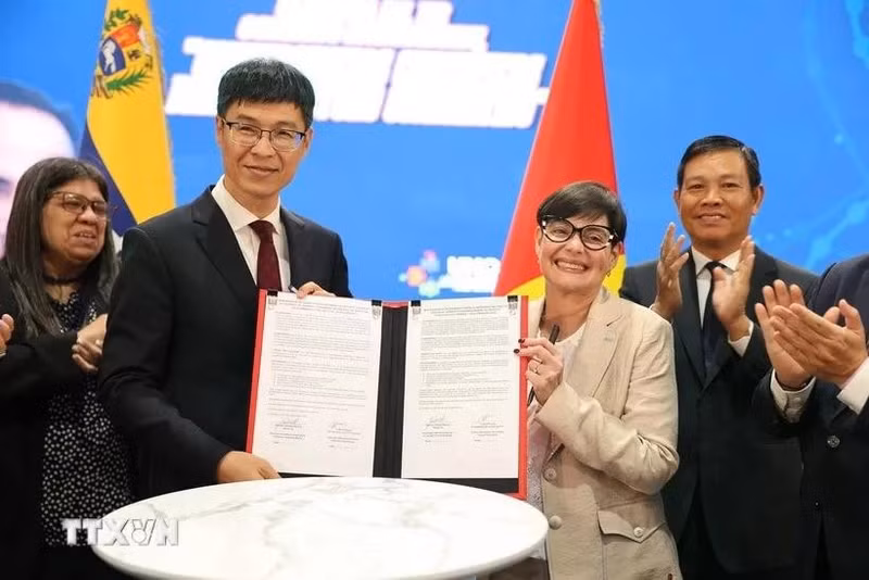 At the MoU signing ceremony (Photo: VNA)