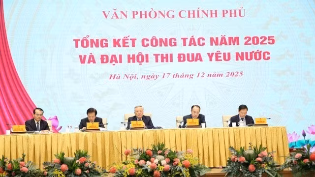 Deputy PM Nguyen Hoa Binh attends the year-end review conference of the Government Office. (Photo: VGP)