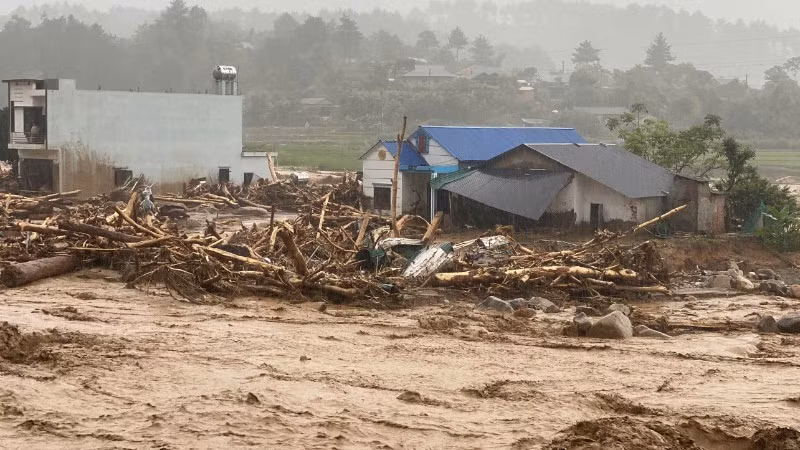 Floodwaters sweep through Muong Than Commune in Lai Chau Province.