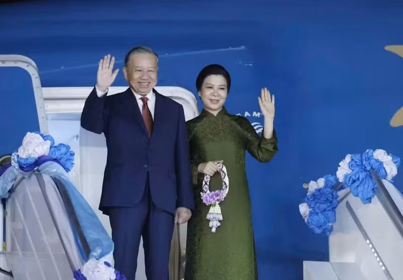 General Secretary and President To Lam, and his spouse Ngo Phuong Ly depart Bangkok on May 28 evening. (Photo: VNA)