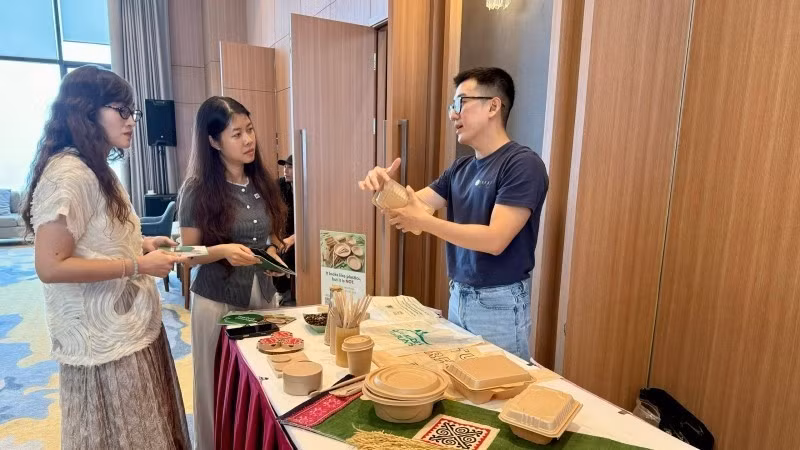 BUYO’s bioplastic products manufactured from spent grain and sugarcane bagasse.
