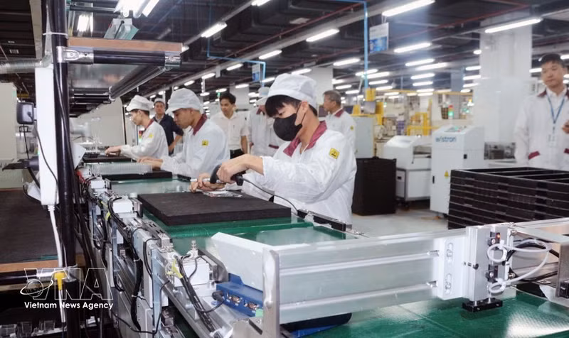 Manufacturing and engineering posted the strongest recruitment growth in the first half of 2026, with hiring demand surging 70% year-on-year. (Photo: VNA) 