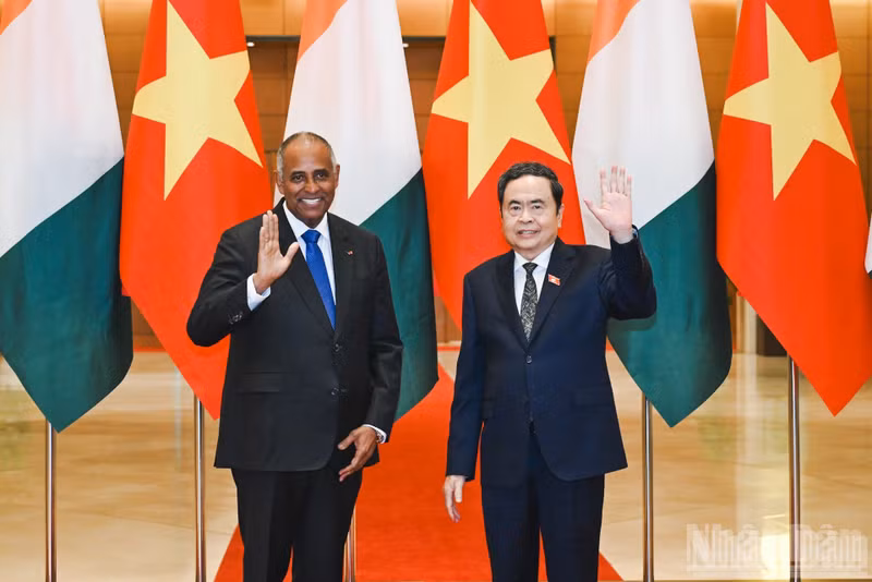 President of the Vietnamese National Assembly Tran Thanh Man (right) and President of the Côte d’Ivoire National Assembly Patrick Achi. (Photo: Duy Linh)