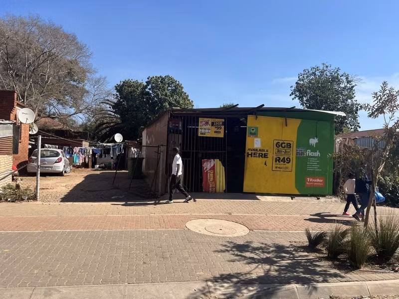 An underdeveloped residential area on the outskirts of Pretoria, South Africa. (Photo: VNA)