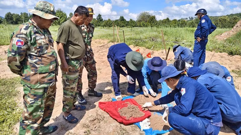 Members of Team K92 search for and recover fallen soldiers’ remains in Kep Province, Cambodia. (Photo: Phuong Vu)