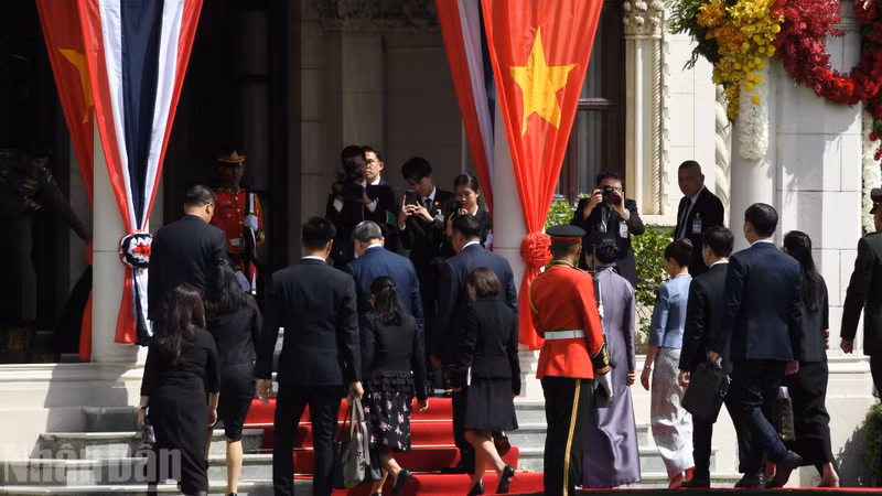 Following the official welcome ceremony, General Secretary and President To Lam and Thai Prime Minister Anutin Charnvirakul proceeded to the Thai Government House for talks. (Photo: Minh Thang)