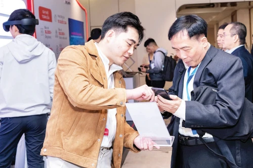 Businesses are paying increasing attention to cybersecurity and data protection solutions. (Photo: HIEP DUC/NDO)