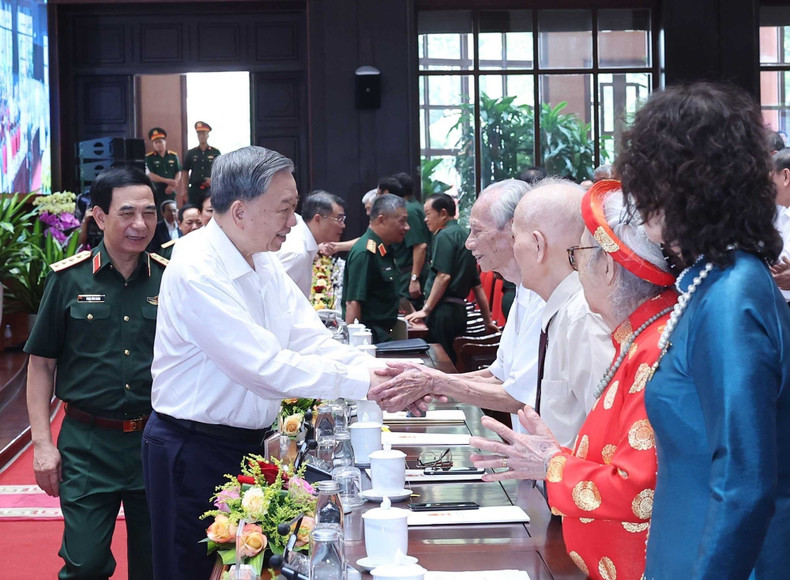 General Secretary To Lam and the delegates. tong-bi-thu-2.jpg