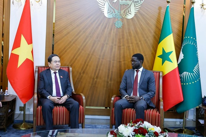 National Assembly Chairman Tran Thanh Man (L) meets with Senegalese President Bassirou Diomaye Faye. (Photo: VNA) National Assembly Chairman Tran Thanh Man (L) meets with Senegalese President Bassirou Diomaye Faye. (Photo: VNA)
