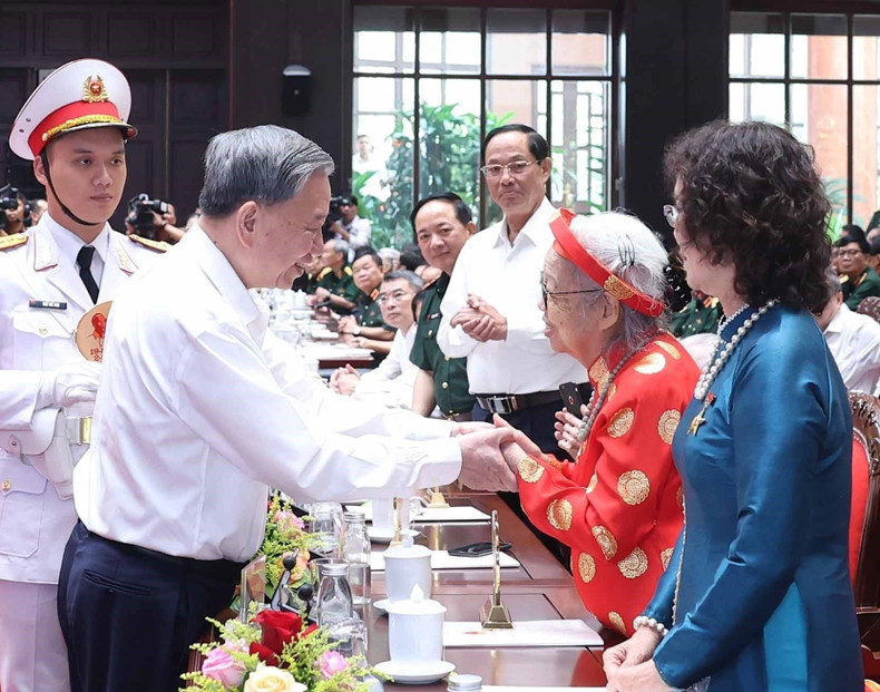 General Secretary To Lam and the delegates. tong-bi-thu-3.jpg